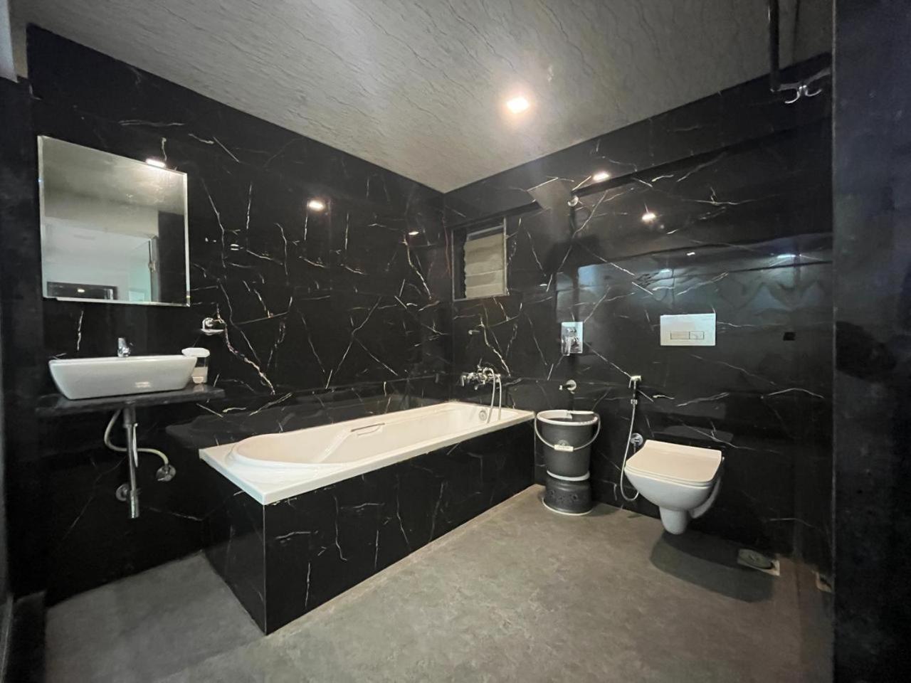 Arsh Executive Inn Dive ภายนอก รูปภาพ